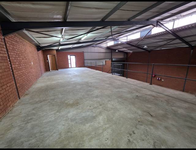 352M² WAREHOUSE TO LET IN ORMONDE